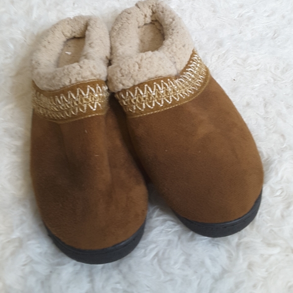 3/$30 Isotoner Hoodback Basil slipper sz 5/6 small - Picture 1 of 7